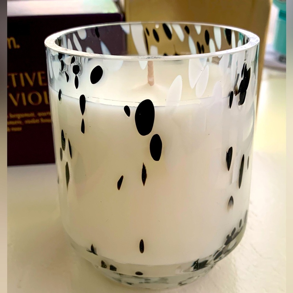 White and Black Speckled Candle•Vetiver & Violet